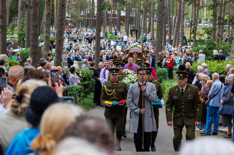 Almos Adamkienės laidotuvės