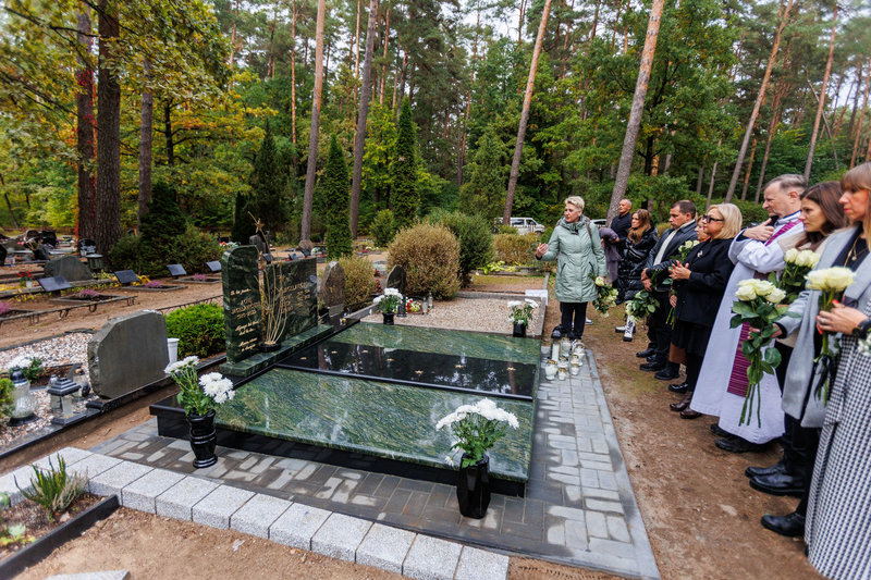 Karmėlavos kapinėse atidentas paminklas Agnei Jagelavičiūtei