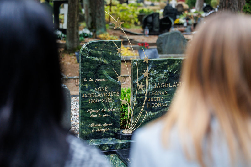 Karmėlavos kapinėse atidentas paminklas Agnei Jagelavičiūtei