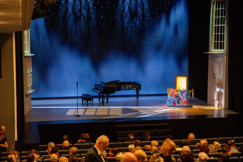 „Auksinė teatro rūtos šakelė“ įteikta penkiems teatro profesionalams.