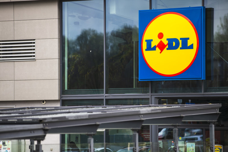 „Lidl“ kalėdinės dovanos darbuotojams: nuo skanėstų iki 100 eurų dovanų kortelių