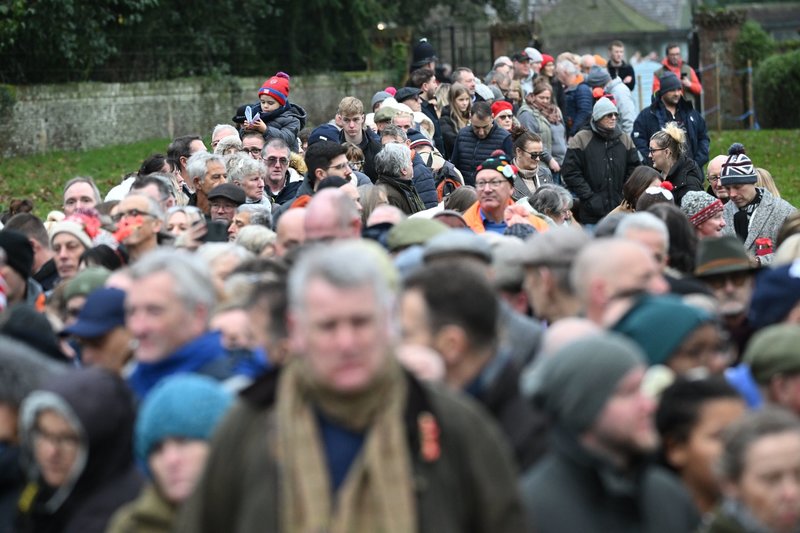 Britų karališkoji šeima vyko į Kalėdų mišias