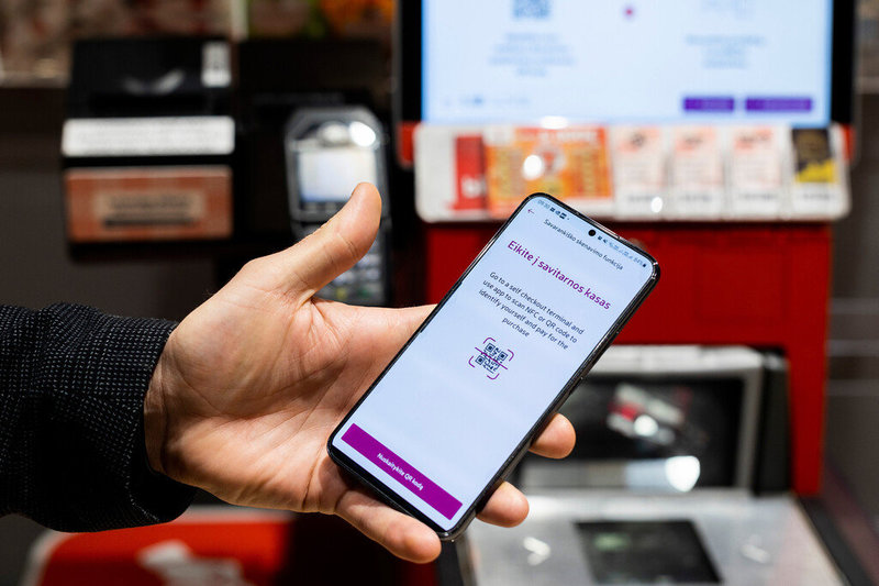 „Rimi“ įdiegė inovaciją, leidžiančią prekes skenuoti telefonu patiems: padės apsipirkti sutaupant ir pinigų, ir laiko