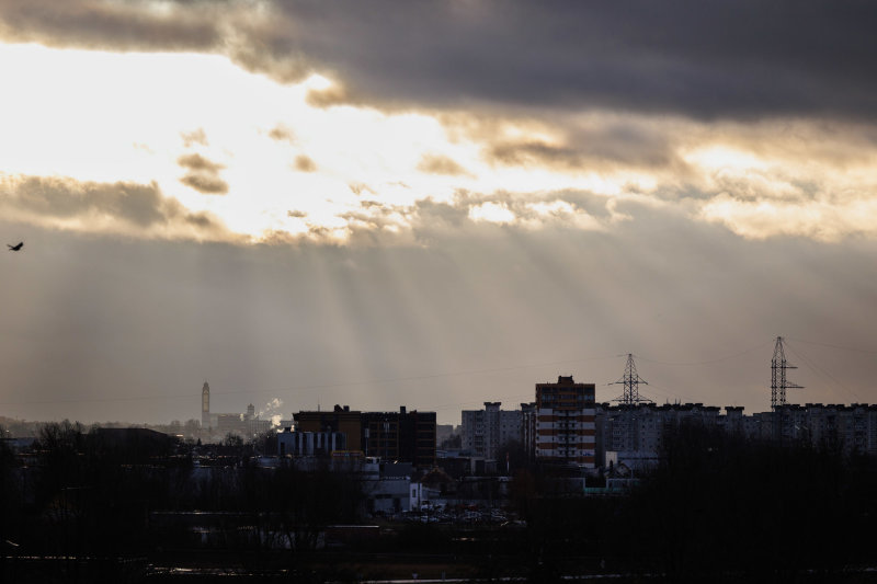 Meteorologai įspėja – smarkiai kyla oro slėgis: gresia sveikatos sutrikimai