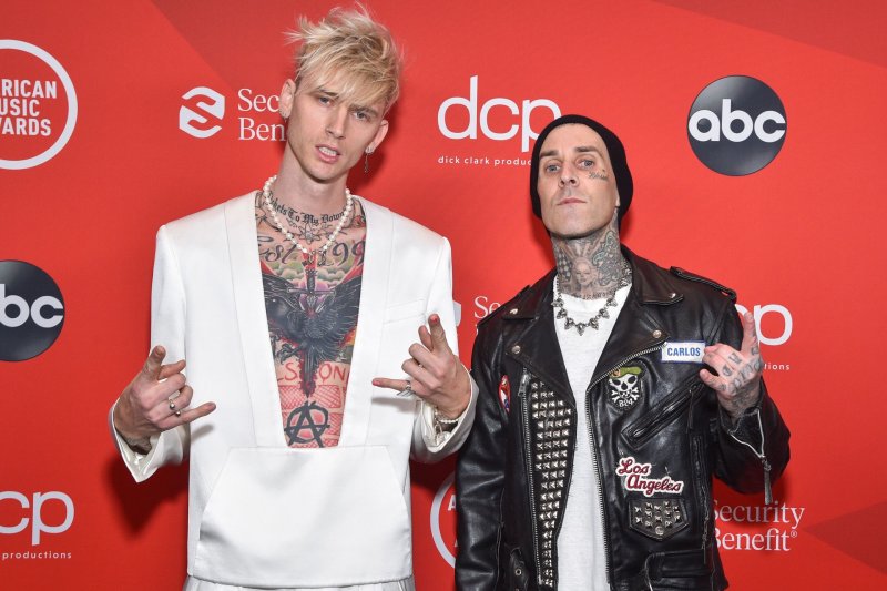 Machine Gun Kelly ir Travisas Barkeris