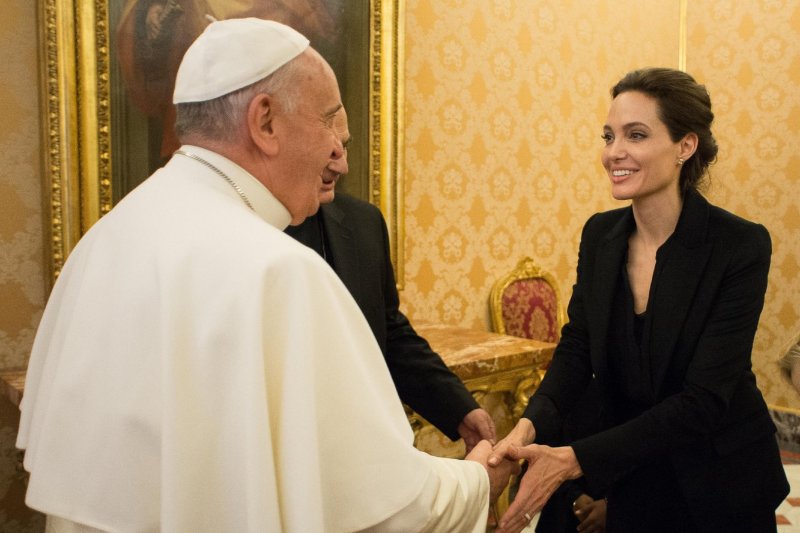 Angelina Jolie su popiežiumi Pranciškumi