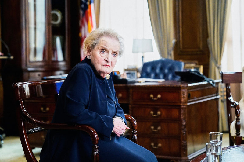 Čekoslovakijoje gimusios politikės įtaka, būnant karjeros viršūnėje, lyginama su legendinės Jungtinės Karalystės premjerės Margaret Thatcher. Madeleine Albright priklausė naujai moterų, dirbančių valstybės tarnyboje, kartai. „Anksčiau vienintelis būdas moteriai išreikšti savo požiūrį į užsienio poli