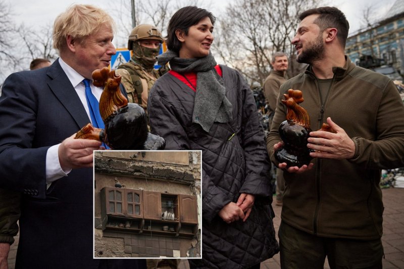 Borisas Johnsonas ir Volodymyras Zelenskis / „Scanpix“ nuotr.