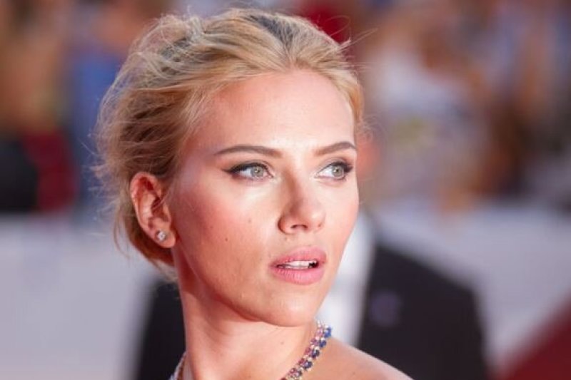 Aktorę Scarlett Johansson žurnalas „Esquire“ pripažino seksualiausia moterimi