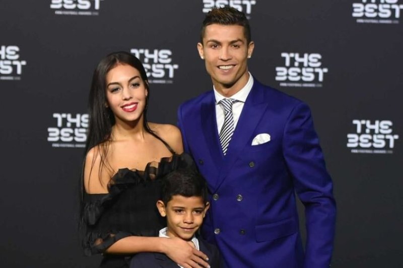 Cristiano Ronaldo su sūnumi ir drauge Georgina Rodriguez