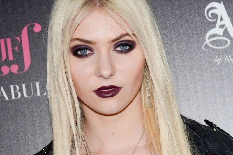 Rokerė Taylor Momsen dainos „Heaven Knows“ vaizdo klipe nusifilmavo visiškai nuoga