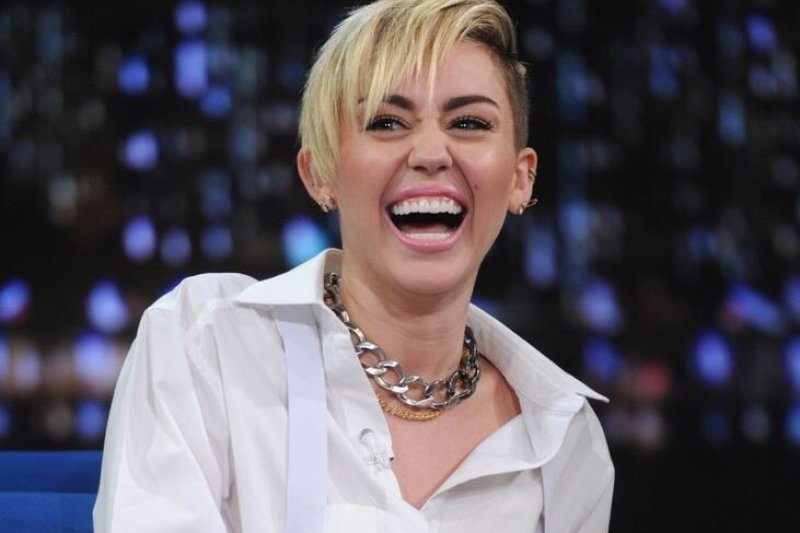 Pornografinių filmų kūrėjai Miley Cyrus siūlo 1 mln. JAV dolerių