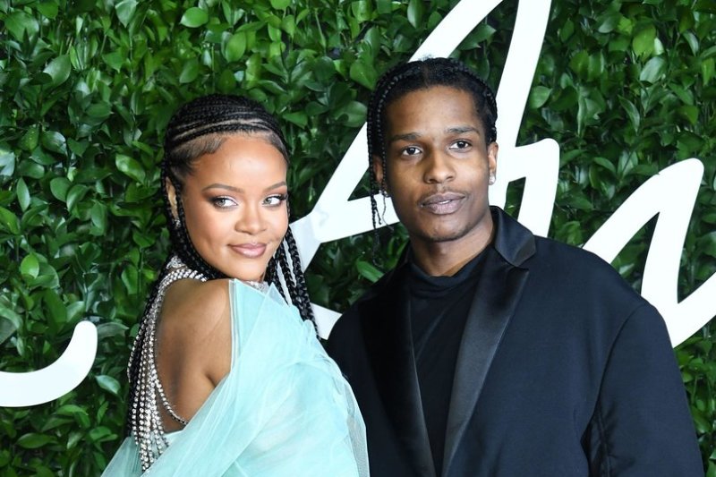 Rihanna pirmąkart parodė savo ir A$AP Rocky vaiką: prieš pusmetį gimęs sūnus – vaizdo įraše