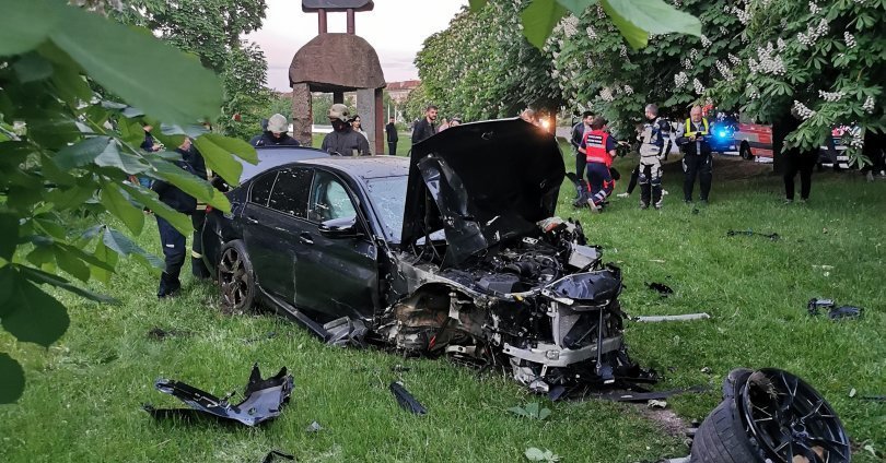 Beprotiskas Greitis Vilniaus Centre Bmw Dalys Medyje Vairuotojas Nezinia Kur Valandos Lt Dienrastis