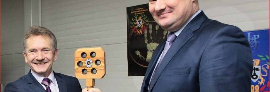 I&scaron; de&scaron;inės: Darius Žvironas ir Genrikas Nedveckis