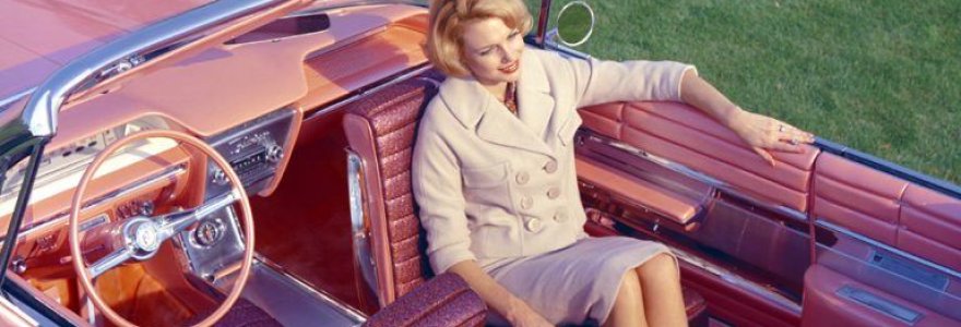 1961-ųjų Buick Flamingo koncepcinis automobilis su 180 laipsnių besisukiojančia sėdyne – buvo teigiama, kad taip galima lengvai bendrauti su gale sėdinčiais keleiviais (GM nuotrauka).