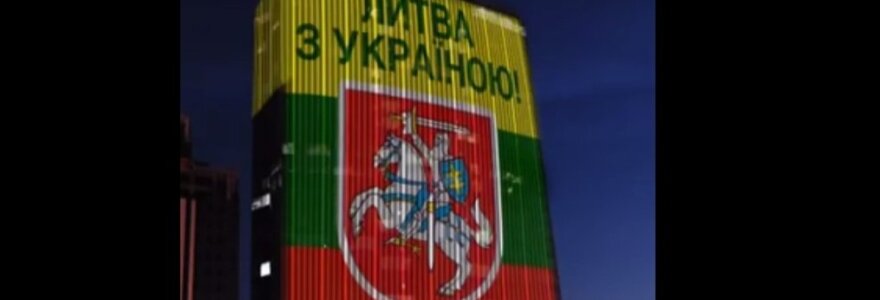 Ukrainos sveikinimas Lietuvai ant 17 auk&scaron;tų verslo centras &bdquo;Gulliver&ldquo; Kijeve