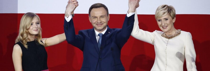 Andrzejus Duda &scaron;venčia pergalę Lenkijos prezidento rinkimuose