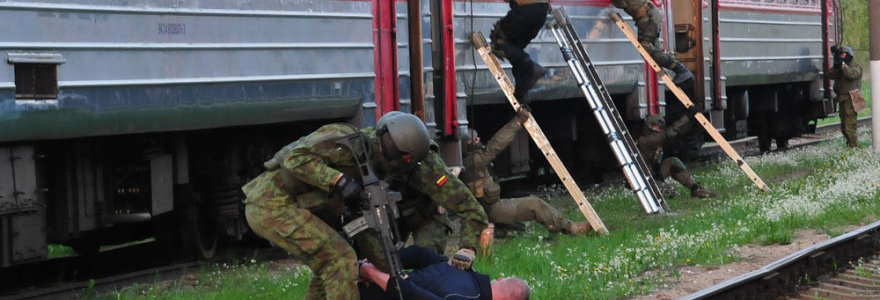 Traukinio vagone laikomus „įkaitus“ mūsų šalies „specukai“ vadavo kartu su kolegomis iš Lenkijos.