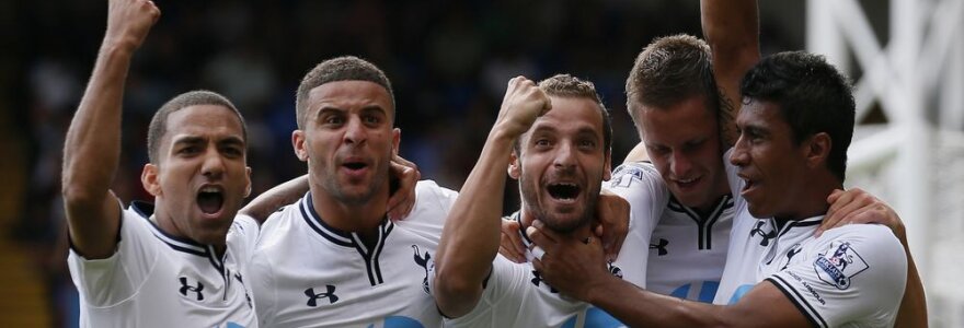 "Tottenham" futbolininkai džiaugiasi įvarčiu (i&scaron; kairės): Aaronas Lennonas, Kyle'as Walkeris, Roberto Soldado, Gilfy Sigurdssonas ir Paulinho.