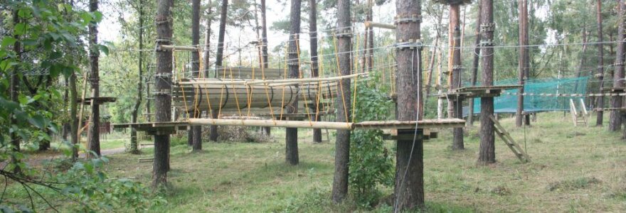 Baigiama įrengti laipynių parką