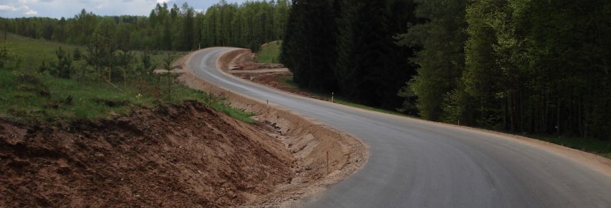 ES paramos lėšomis Lietuvoje aktyviai vykdyta žvyrkelių asfaltavimo programa
