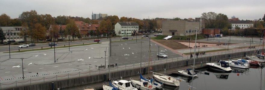 Klaipėdos senamiestyje baigta įrengti erdvią aikštelę automobiliams.