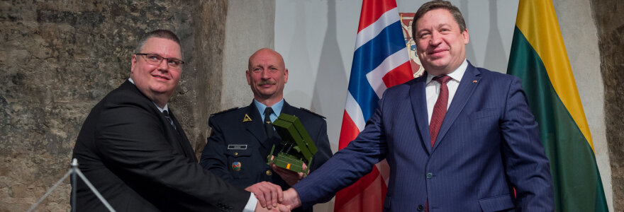 Sutarties dėl norvegi&scaron;kų sistemų NASAMS įsigijimo pasira&scaron;ymas