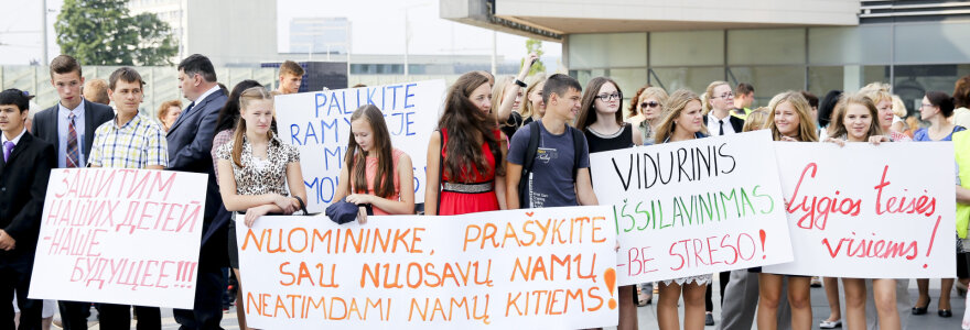 Vilniaus J.Lelevelio mokyklos bendruomenė piketuoja