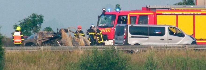 Prancūzijoje prie Kalė uosto migrantams užtvėrus kelią žuvo vairuotojas