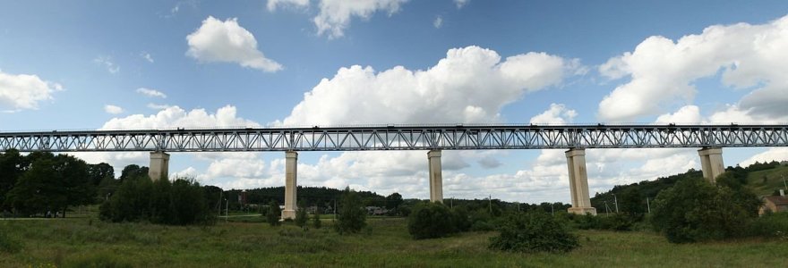 Lyduvėnų geležinkelio tilto panoraminis vaizdas