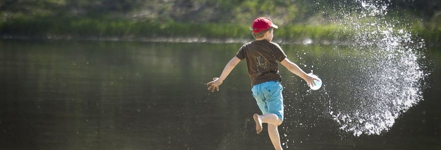 Sostinės paplūdimiai Neries pakrantėje tvarkomi ir laukia lankytojų.