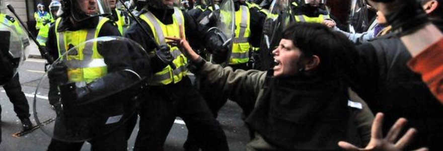 Demonstrantų ir policijos susirėmimas