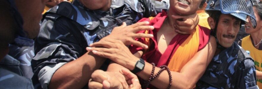 Nepalo policija prie&scaron; tibetiečius protestuotojus