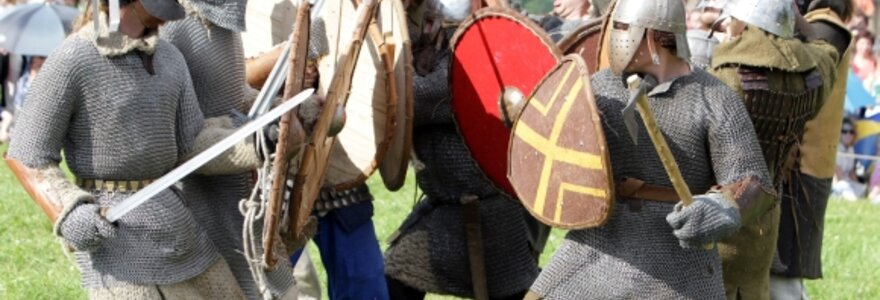 Gyvosios archeologijos dienomis sulaukiama ir kautynių inscenizacijų.