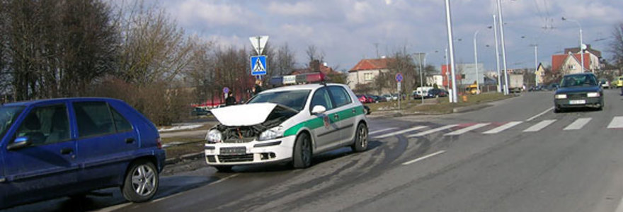 Kaune sudaužytas policijos automobilis