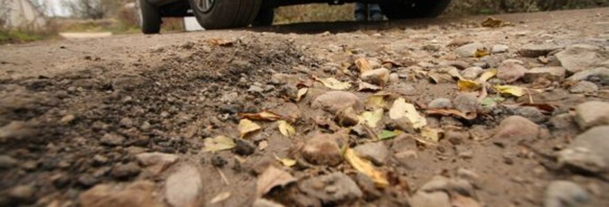 Gyventojai užsilaukė, kada sostinės savivaldybė lygins Rodūnios žvyrkelį.