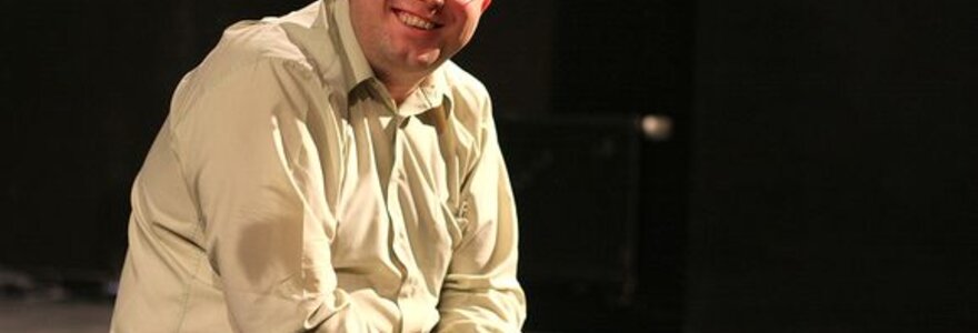 I&scaron; gimtosios &scaron;alies atvykęs gruzinų režisierius D.Mgebri&scaron;vilis sakė, kad kol kas ekonomi&scaron;kai Gruzija nėra stipriai nukentėjusi, tačiau psichologiniai padariniai jaučiami.