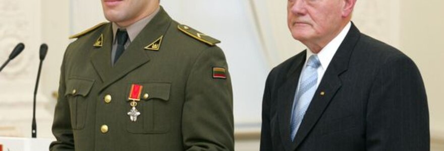 Mindaugas Ežerskis su Prezidentu Valdu Adamkumi