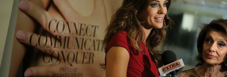Kovai su krūties vėžiu skirtame renginyje dalyvavo aktorė ir modelis Elizabeth Hurley.