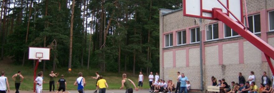 &Scaron;ventės metu vyko krep&scaron;inio turnyras.