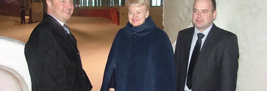 Prezidentė Dalia Grybauskaitė gyrė Ričardą Malinauską (kairėje), bet nurodė jam, kad miesto &scaron;ilumos ūkis &ndash; monopolizuotas.