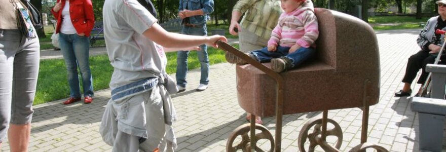 Nors vežimėlis i&scaron; akmens &ndash; vis tiek smagus!