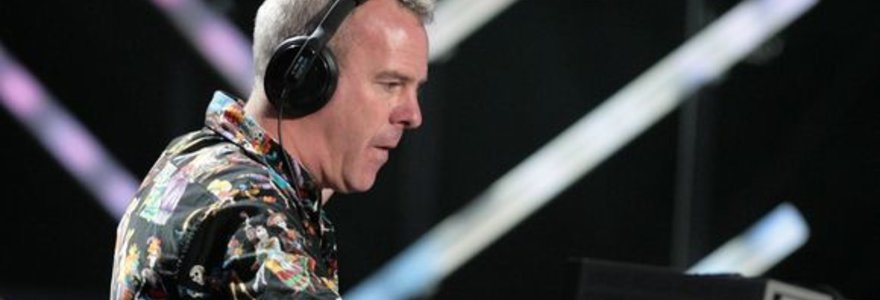 Fatboy Slim pajuto, kad alkoholio vartojimas kelia bėdų.