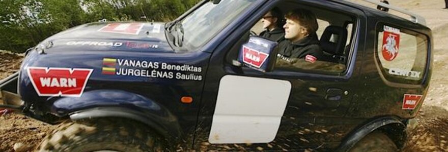 Specialiai varžyboms buvo paruo&scaron;tas sportinis &bdquo;Suzuki Jimny&ldquo; visureigis