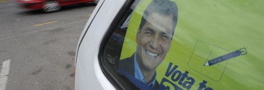 Visuomenės apklausos rodo, kad rinkimus Ekvadore lengvai laimės prezidentas Rafaelis Correa.