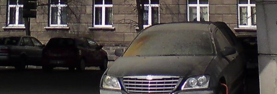 Sostinės centre po tiltu pamesta ma&scaron;ina