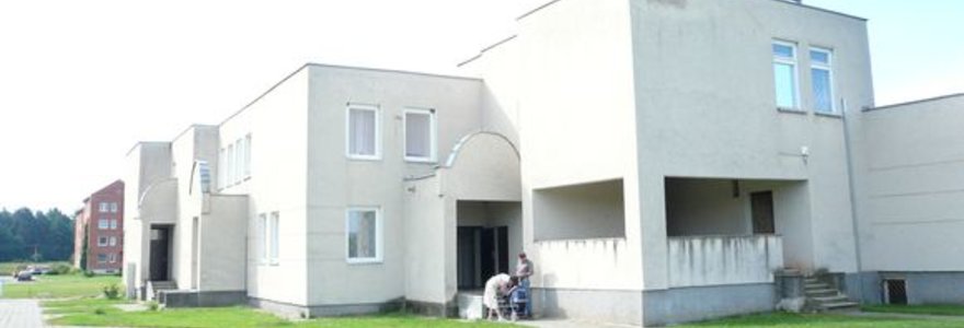 Druskininkų savivaldybėje, Viečiūnuose, 7 šeimos jau apsigyveno naujame socialiniame būste, kuriam pritaikytos kurį laiką visai nenaudotos administracinės patalpos.