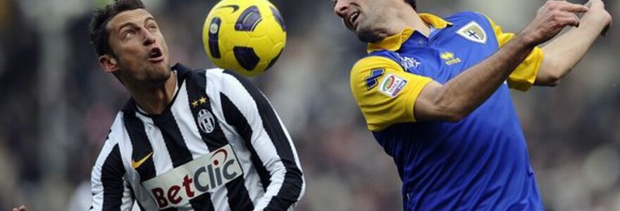 &bdquo;Juventus&ldquo; (kairėje) triu&scaron;kinamai pralaimėjo.