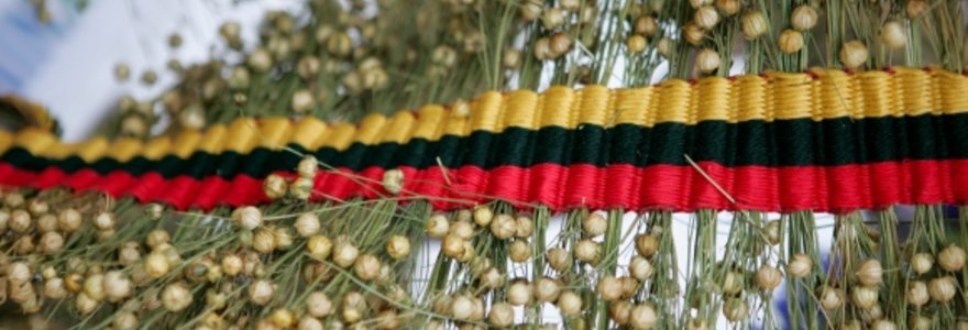 Lietuviško kaimo simboliu tapę linai baigia išnykti. 